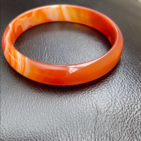 Red Orange White D Shape Agate Bangle Bracelet - Picture 8 of 9